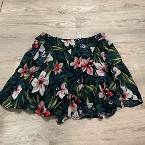 hollister flowey shorts